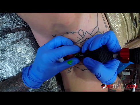 ❤️ Ekstremt tatovert hottie Sully Savage tok en tatovering på klitoris ❤️ Kvalitetsporno ved no.chengchengsm4.top ❌